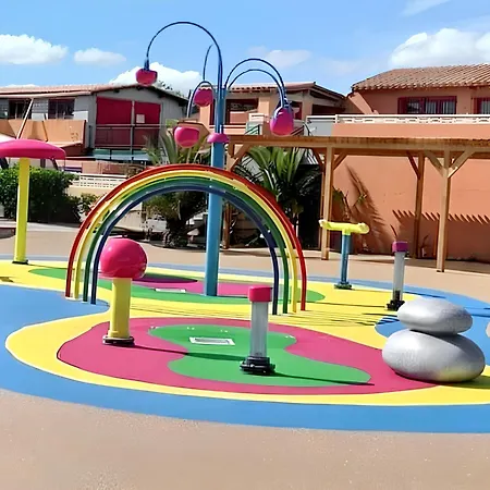 Cosy à Avec Piscine Partagée